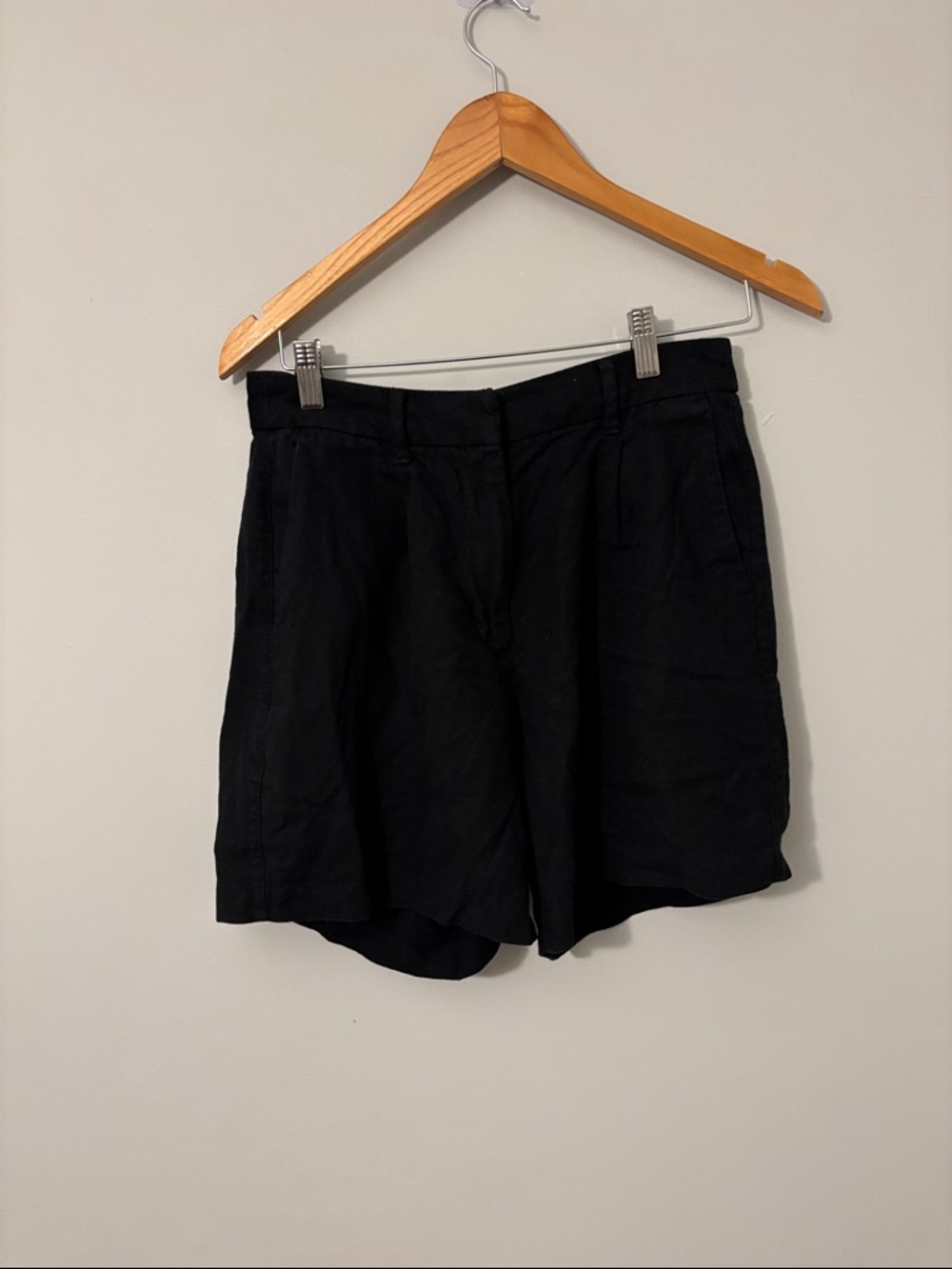 Old Navy Black Women's Relaxed Linen-Blend Bermuda Shorts